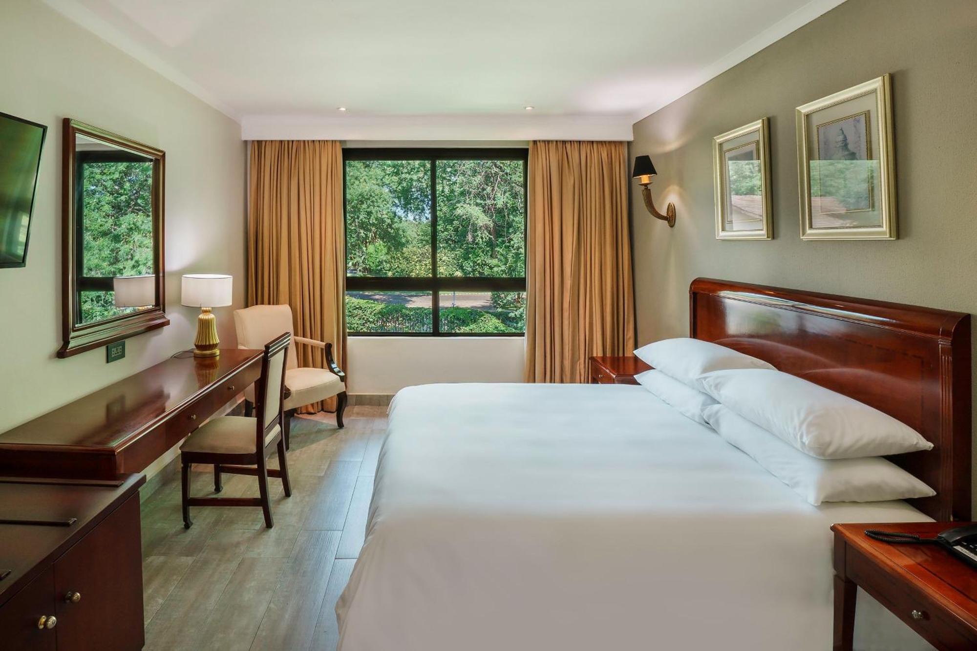 Protea Hotel By Marriott Livingstone Extérieur photo